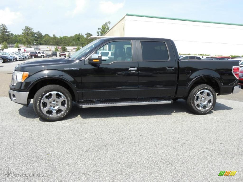 2010 F150 Lariat SuperCrew - Tuxedo Black / Black photo #2