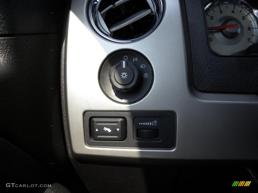 2010 F150 Lariat SuperCrew - Tuxedo Black / Black photo #30