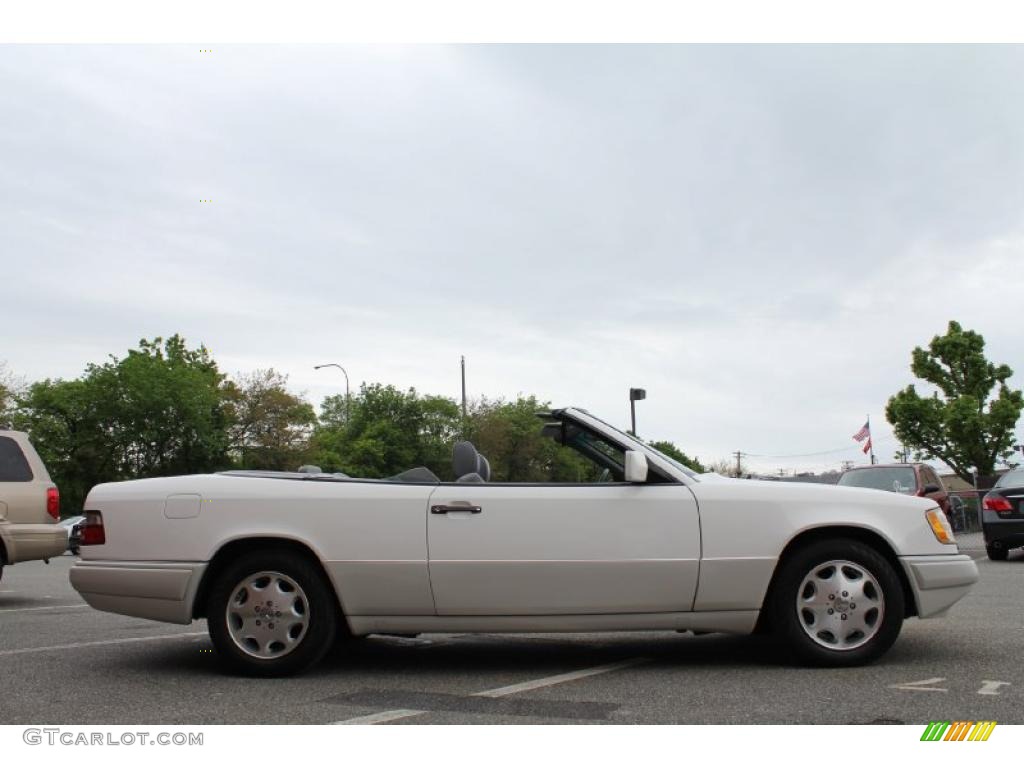 Polar White 1995 Mercedes-Benz E 320 Convertible Exterior Photo #49664693