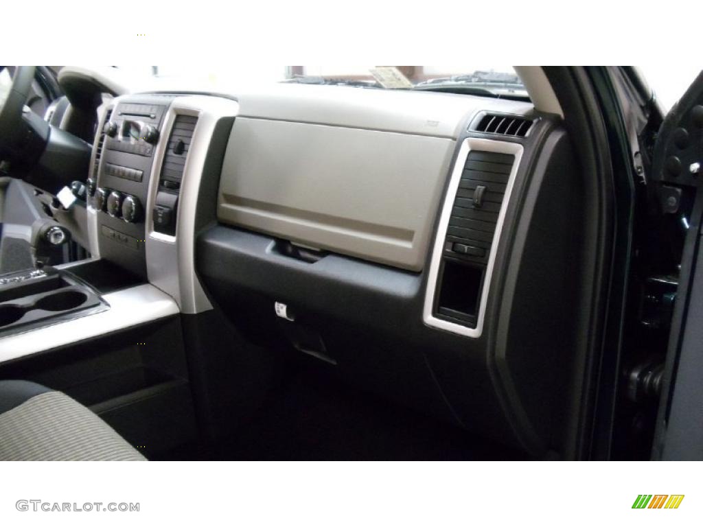 2011 Ram 1500 Big Horn Quad Cab 4x4 - Hunter Green Pearl / Dark Slate Gray/Medium Graystone photo #20