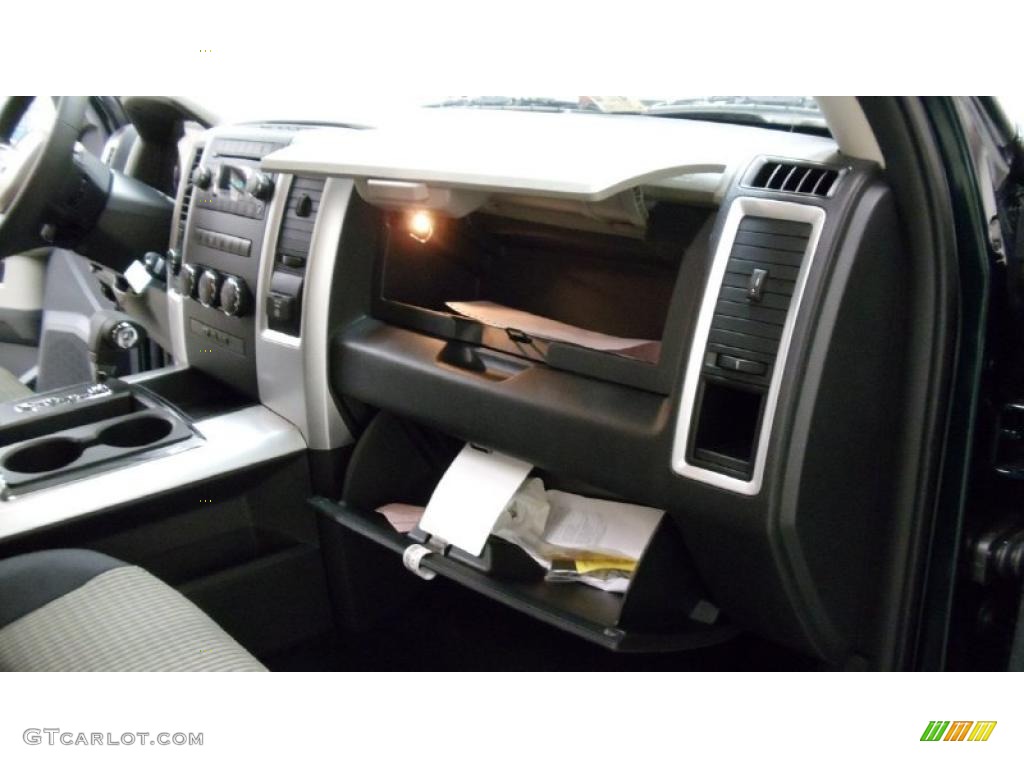 2011 Ram 1500 Big Horn Quad Cab 4x4 - Hunter Green Pearl / Dark Slate Gray/Medium Graystone photo #21