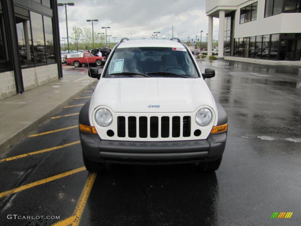 2007 Liberty Sport 4x4 - Stone White / Medium Slate Gray photo #27