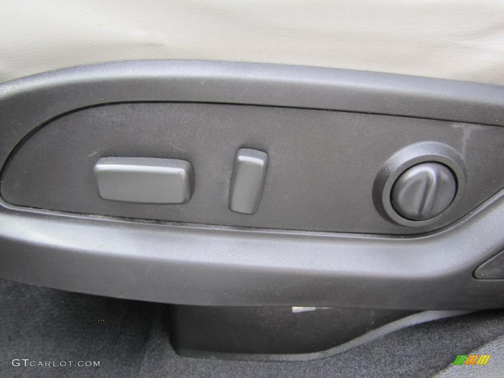 2009 Chevrolet Traverse LTZ AWD Controls Photo #49671807