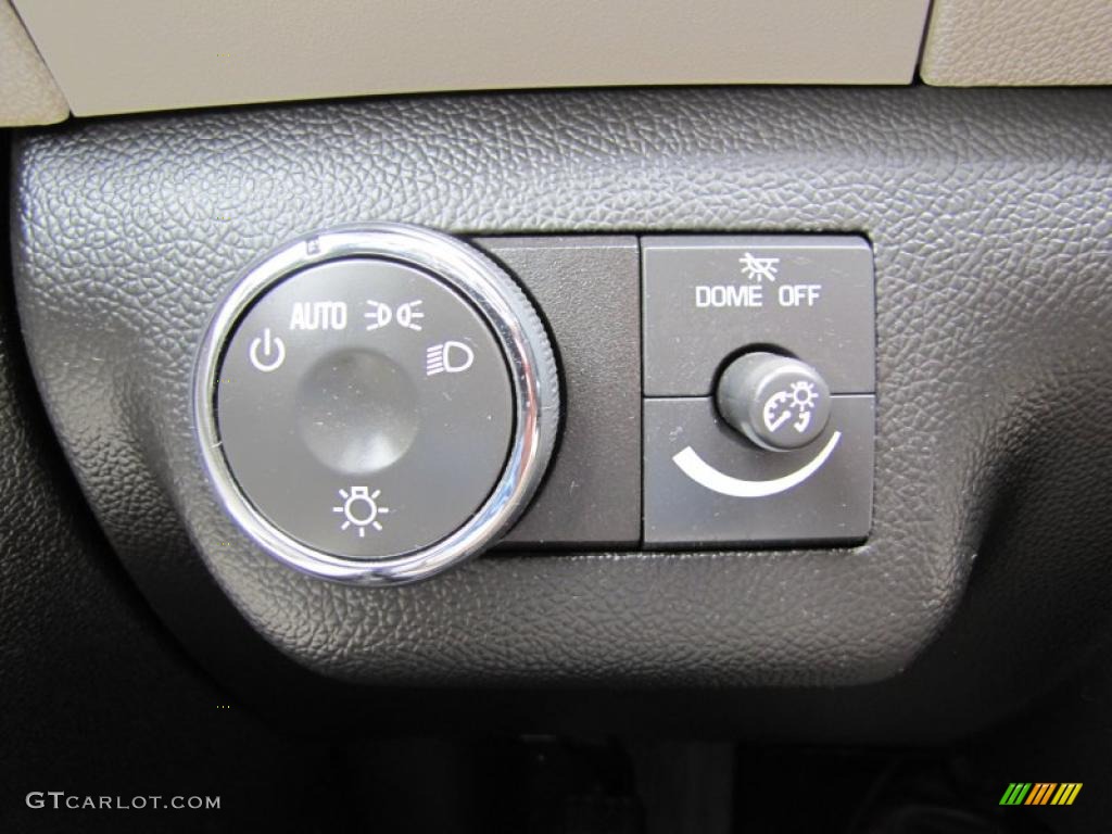 2009 Chevrolet Traverse LTZ AWD Controls Photo #49671834