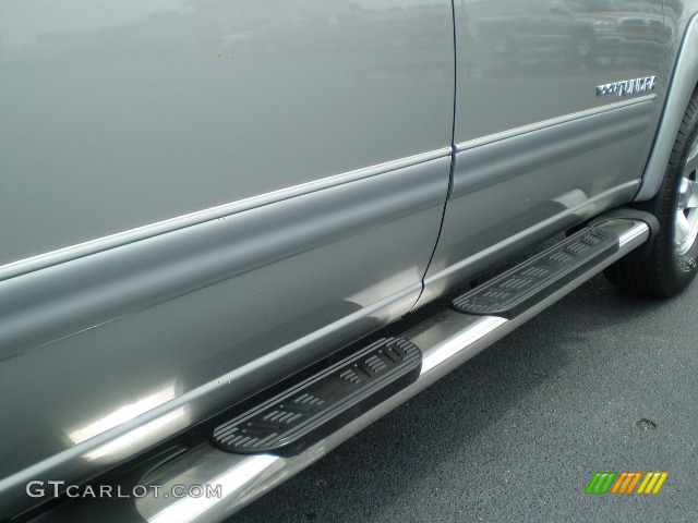 2004 Tundra SR5 Double Cab 4x4 - Silver Sky Metallic / Gray photo #9