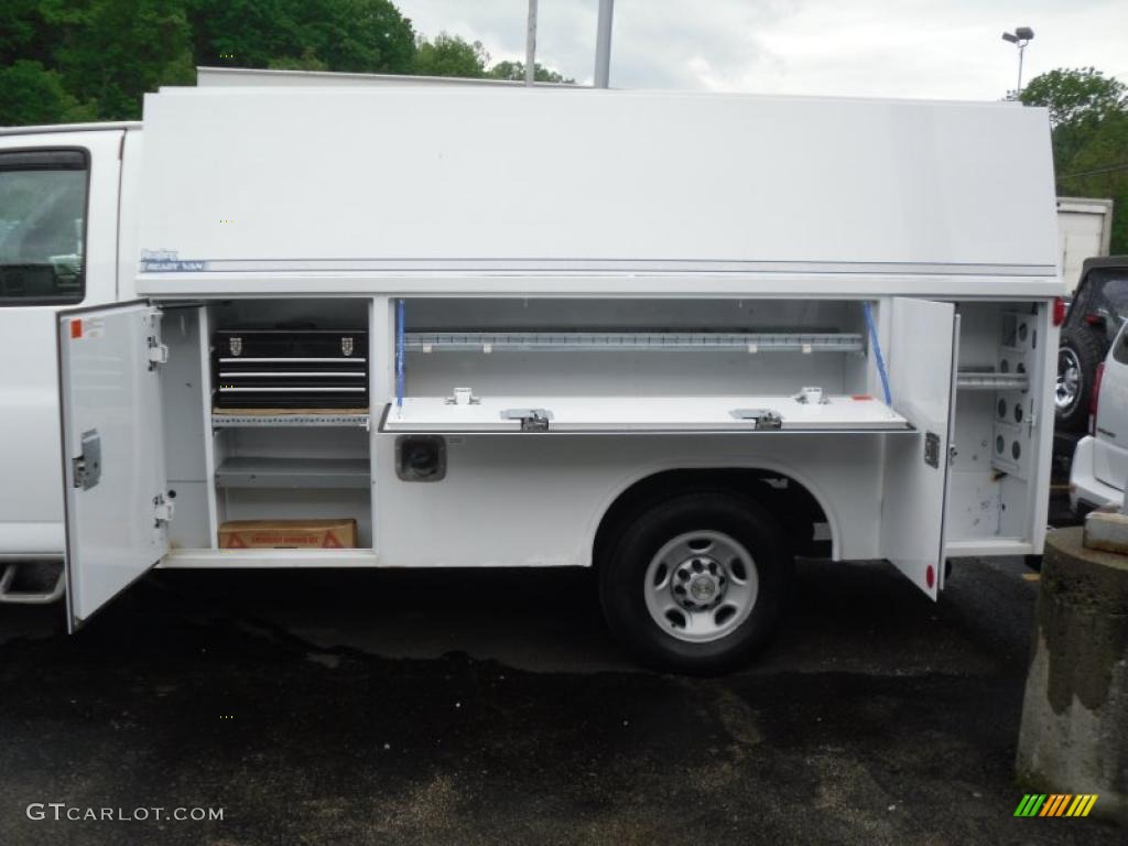Summit White 2008 Chevrolet Express Cutaway 3500 Commercial Utility Van Exterior Photo #49674795