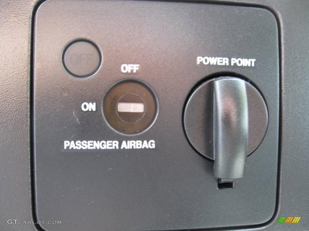 2006 Ford F450 Super Duty XL Regular Cab Stake Truck Controls Photo #49678152