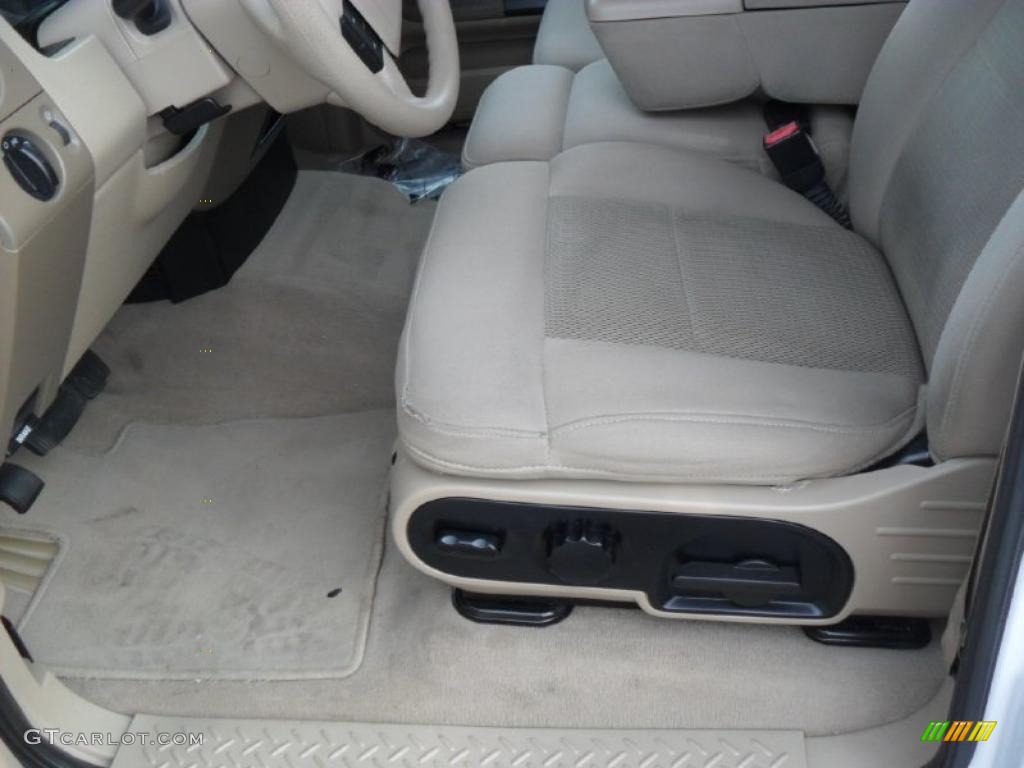 2004 F150 XLT SuperCrew - Oxford White / Tan photo #8