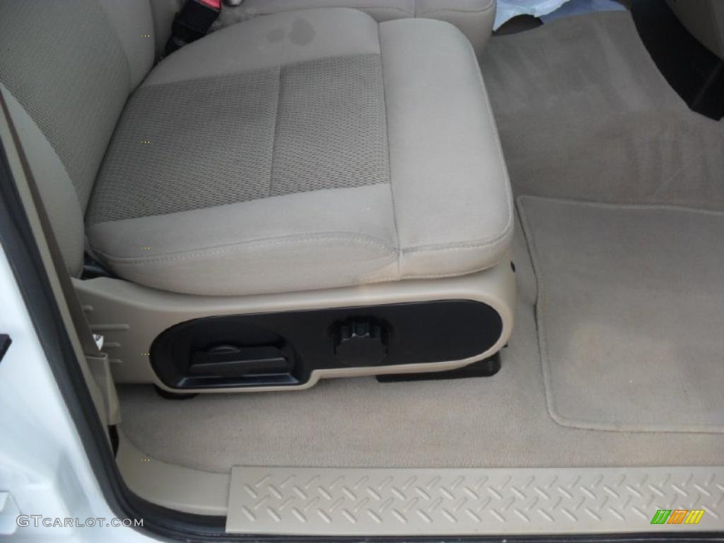 2004 F150 XLT SuperCrew - Oxford White / Tan photo #22