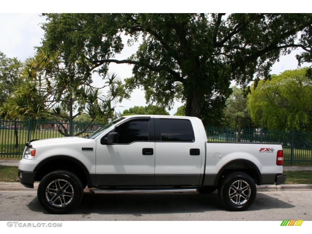 2005 F150 FX4 SuperCrew 4x4 - Oxford White / Medium Flint/Dark Flint Grey photo #2