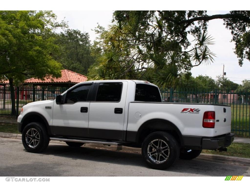 2005 F150 FX4 SuperCrew 4x4 - Oxford White / Medium Flint/Dark Flint Grey photo #4