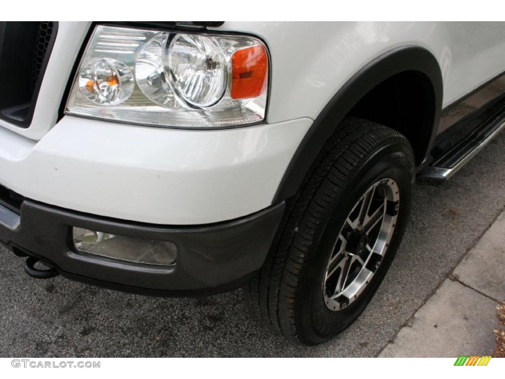 2005 F150 FX4 SuperCrew 4x4 - Oxford White / Medium Flint/Dark Flint Grey photo #16