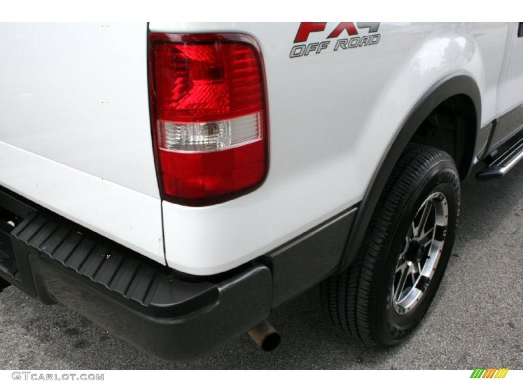 2005 F150 FX4 SuperCrew 4x4 - Oxford White / Medium Flint/Dark Flint Grey photo #18