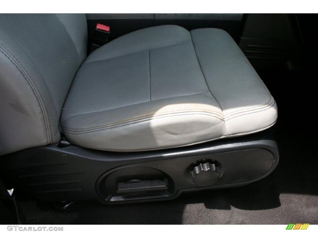 2005 F150 FX4 SuperCrew 4x4 - Oxford White / Medium Flint/Dark Flint Grey photo #38