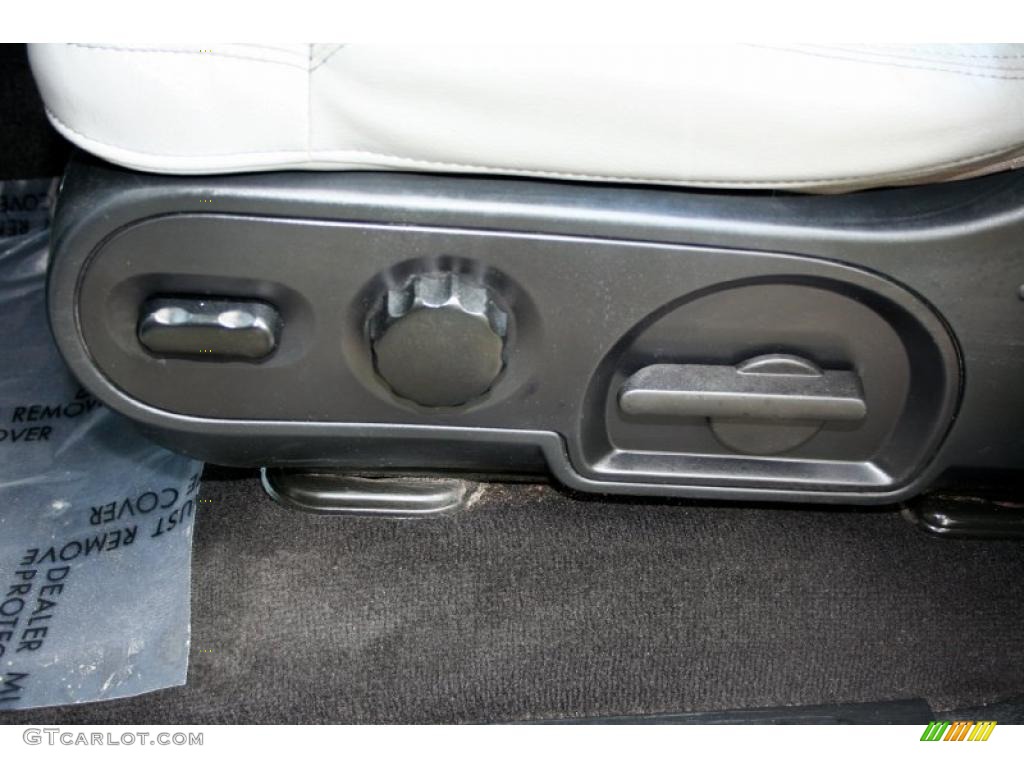 2005 F150 FX4 SuperCrew 4x4 - Oxford White / Medium Flint/Dark Flint Grey photo #40