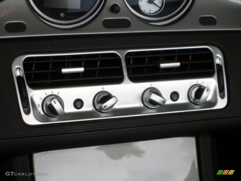 2002 BMW Z8 Roadster Controls Photo #49681623