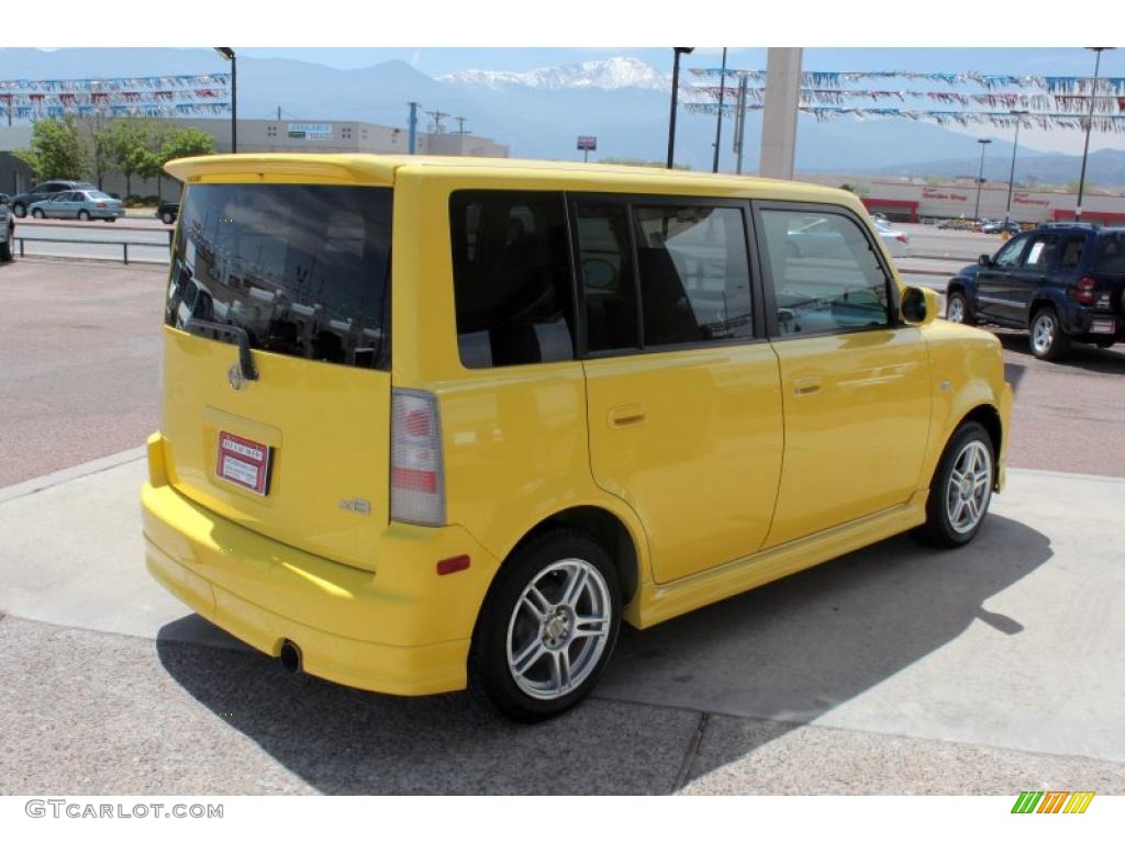 2005 xB Release Series 2.0 - Solar Yellow / Black/Yellow photo #3