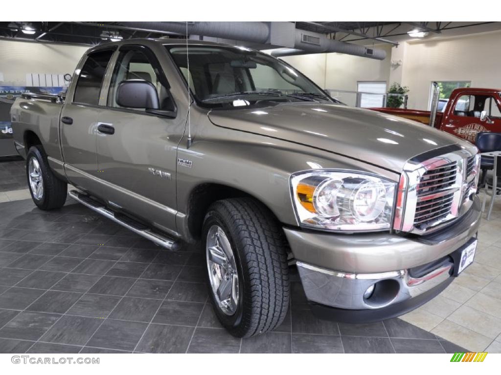 2008 Ram 1500 Big Horn Edition Quad Cab - Light Khaki Metallic / Khaki photo #4