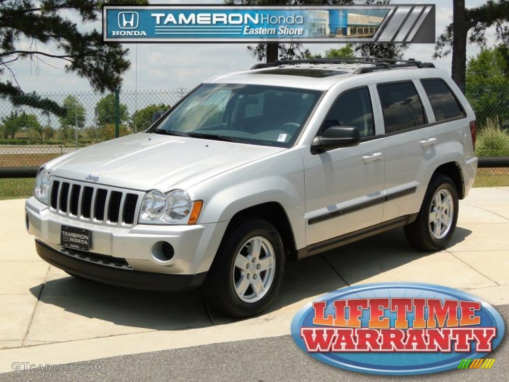 Bright Silver Metallic Jeep Grand Cherokee