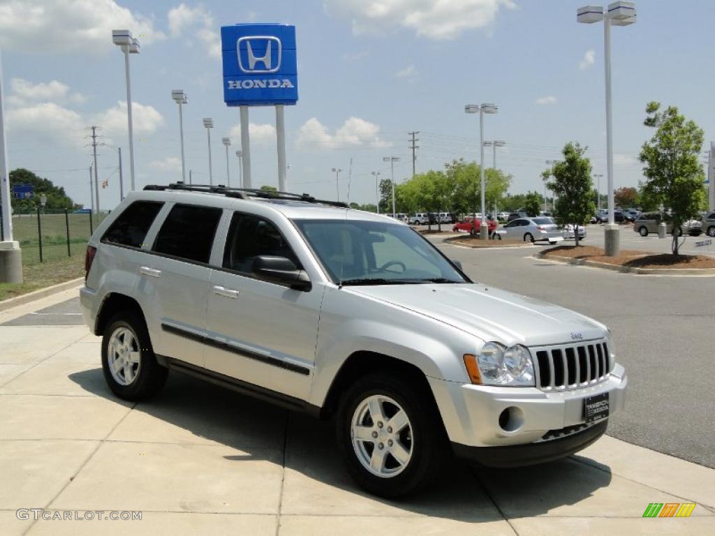 2007 Grand Cherokee Laredo - Bright Silver Metallic / Medium Slate Gray photo #2
