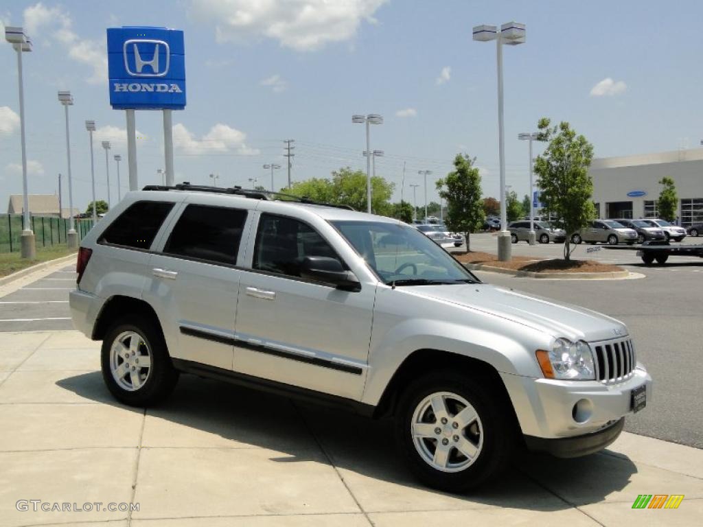 2007 Grand Cherokee Laredo - Bright Silver Metallic / Medium Slate Gray photo #3