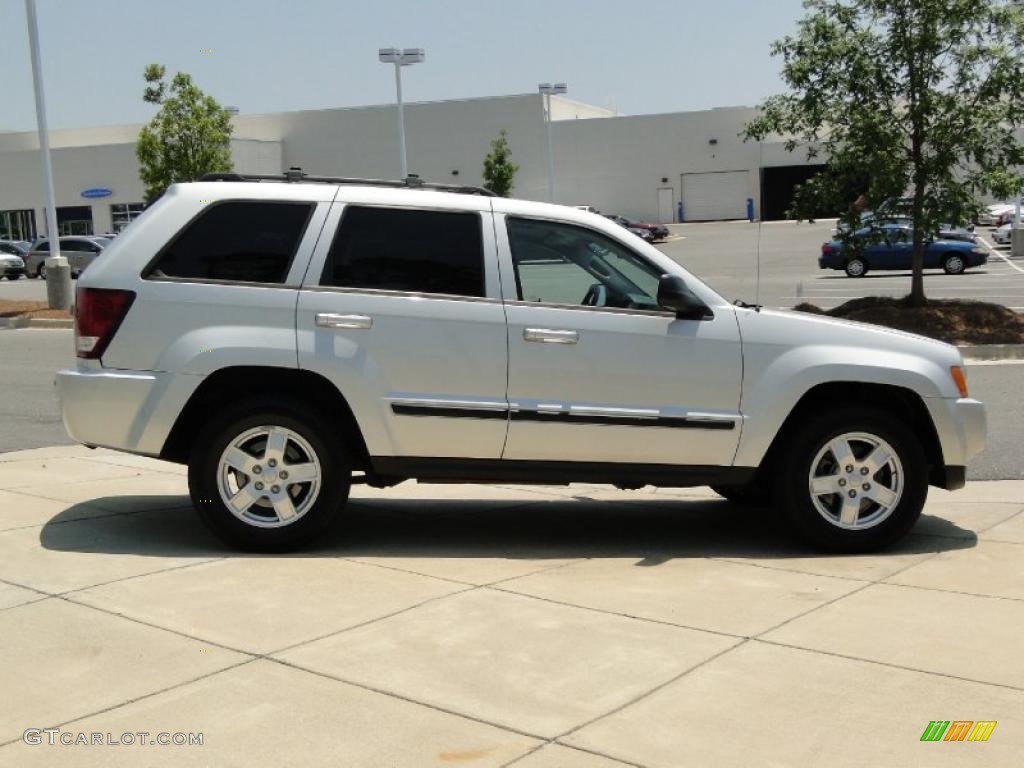 2007 Grand Cherokee Laredo - Bright Silver Metallic / Medium Slate Gray photo #4
