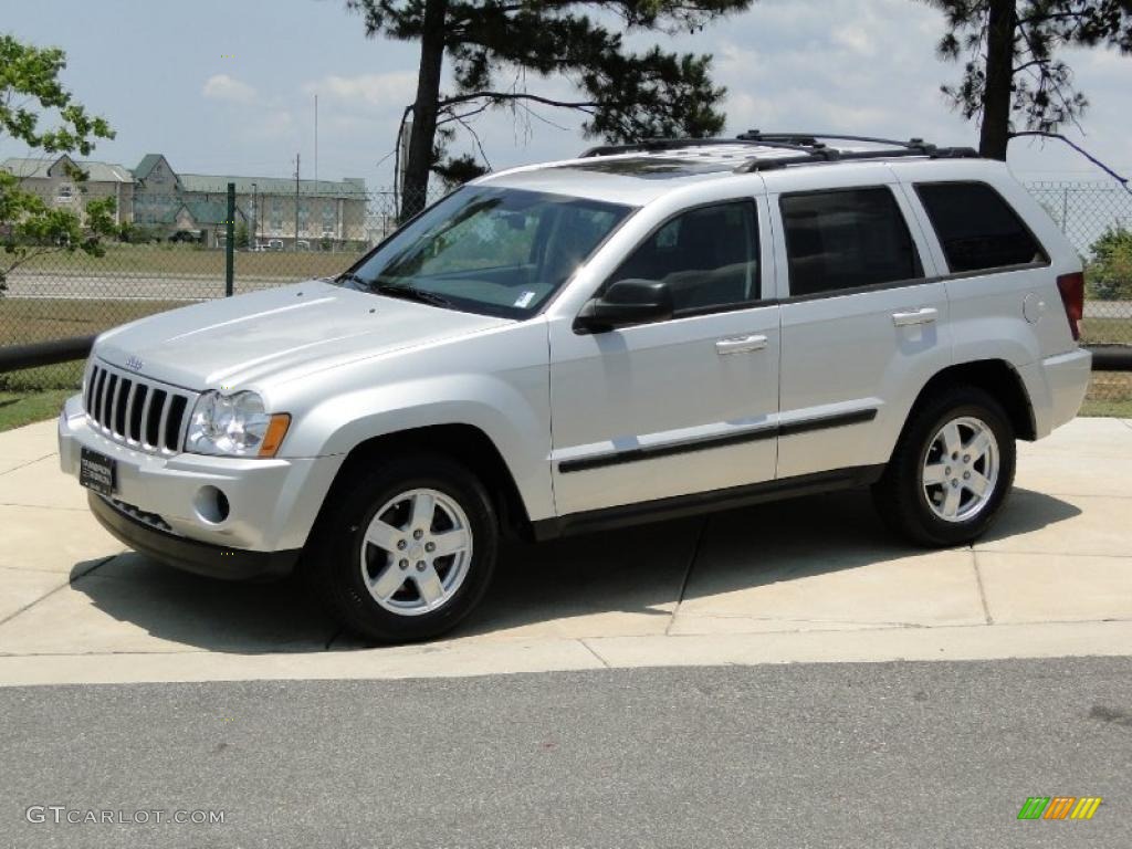 2007 Grand Cherokee Laredo - Bright Silver Metallic / Medium Slate Gray photo #9