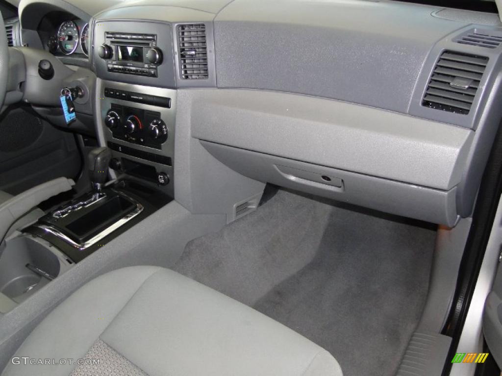2007 Grand Cherokee Laredo - Bright Silver Metallic / Medium Slate Gray photo #24