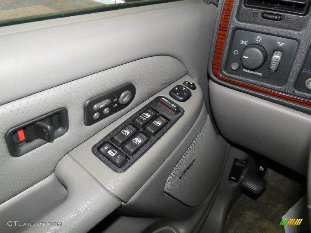 2002 Escalade AWD - Silver Sand / Pewter photo #16