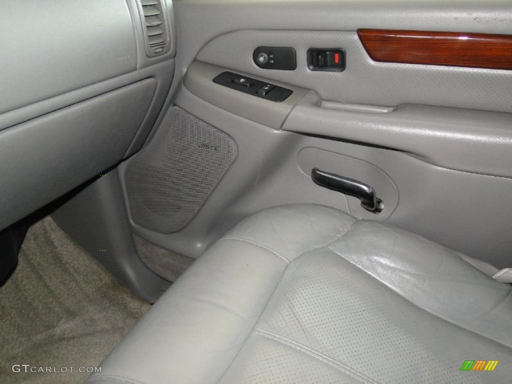 2002 Escalade AWD - Silver Sand / Pewter photo #24
