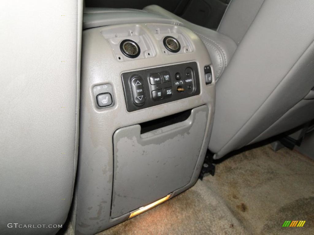 2002 Escalade AWD - Silver Sand / Pewter photo #30