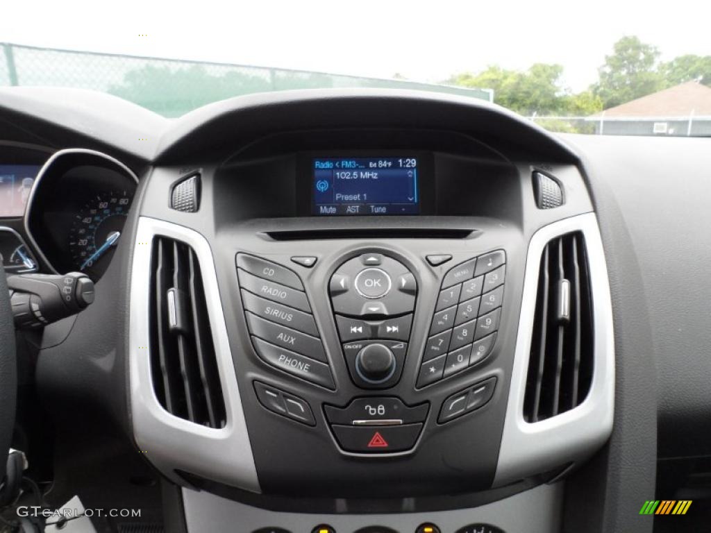 2012 Ford Focus SE Sport 5-Door Controls Photo #49691772
