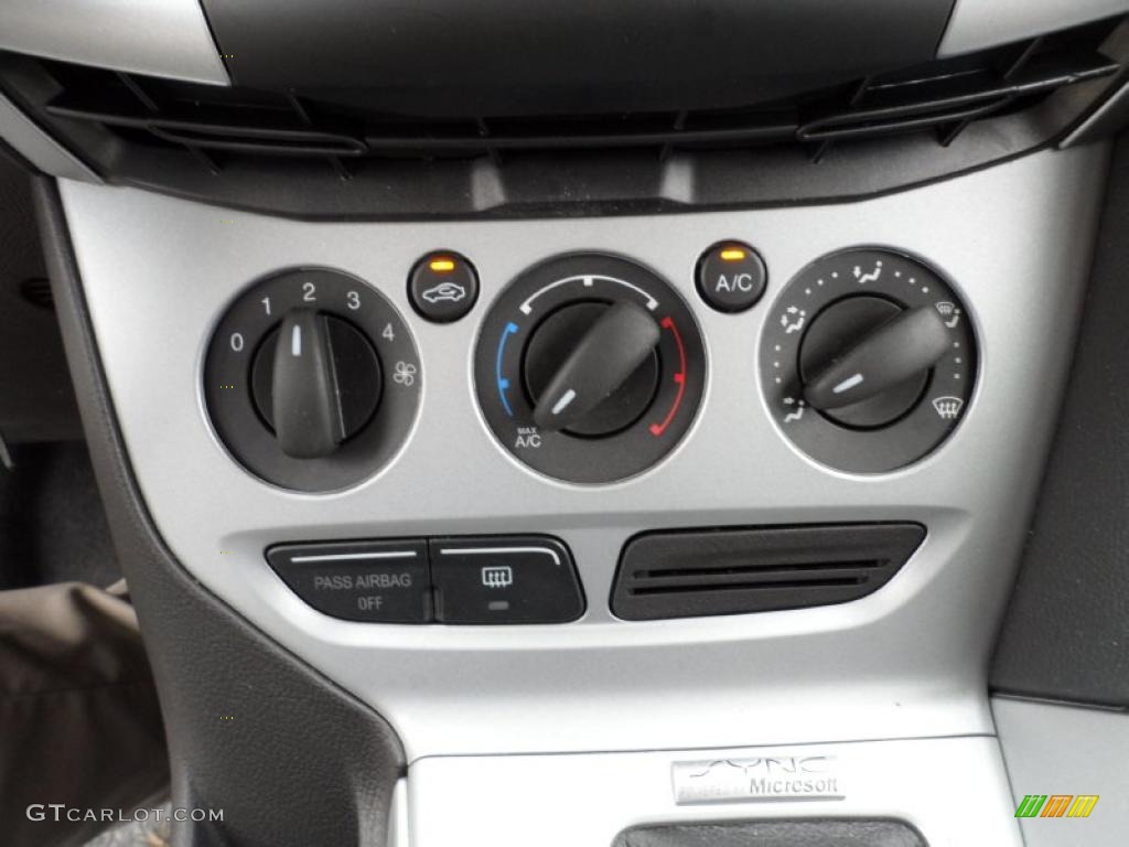 2012 Ford Focus SE Sport 5-Door Controls Photo #49691785