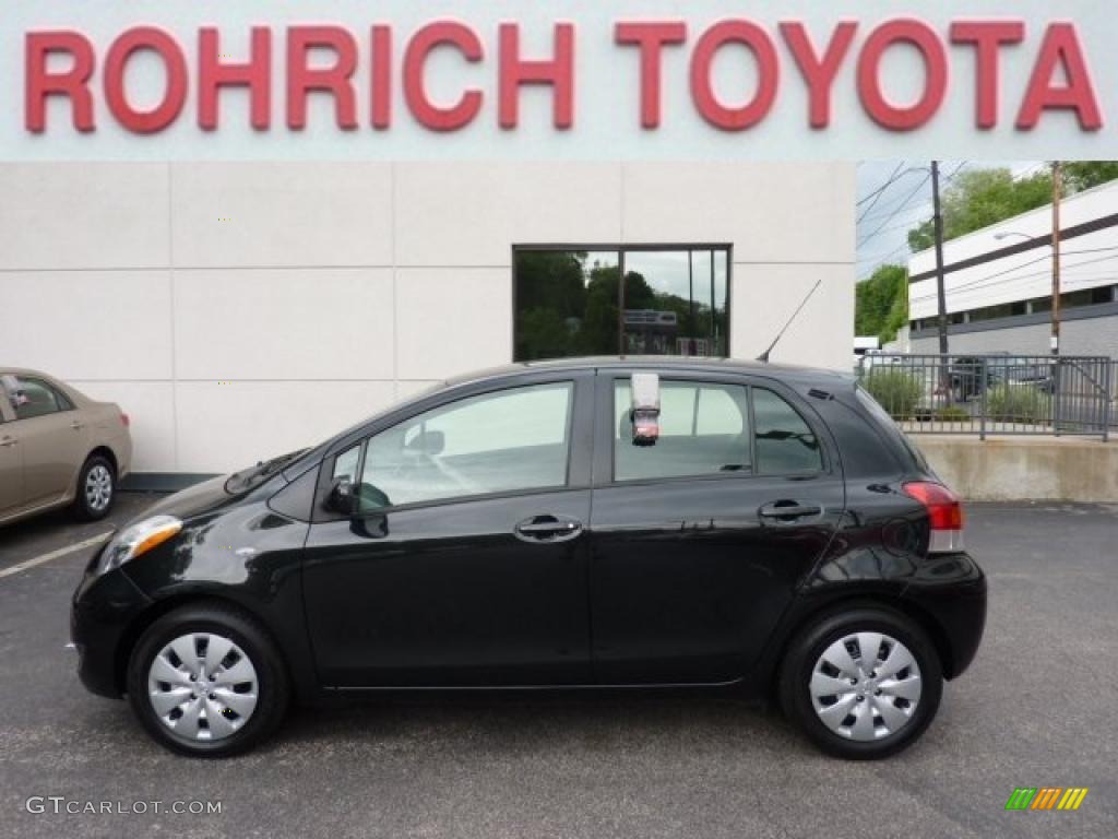 2010 Yaris 5 Door Liftback - Black Sand Pearl / Dark Charcoal photo #1