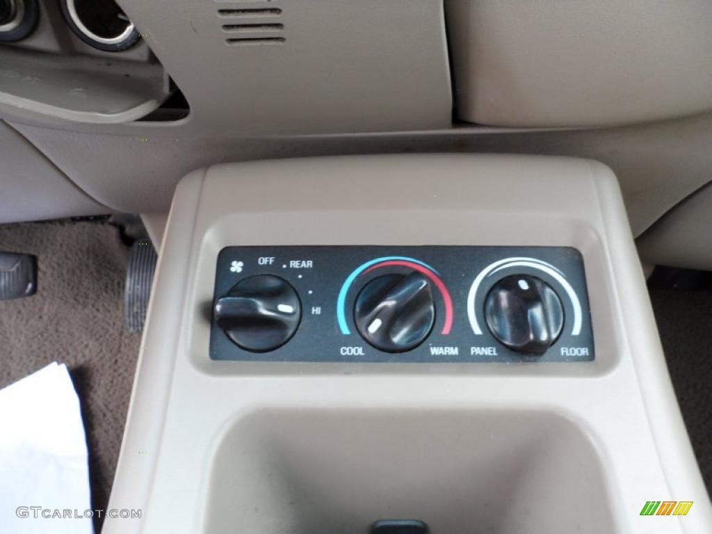 2000 Ford Expedition Eddie Bauer Controls Photo #49694283
