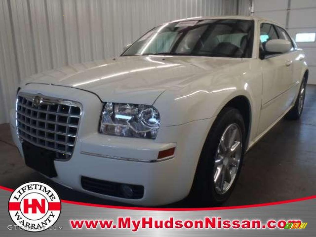 Stone White Chrysler 300