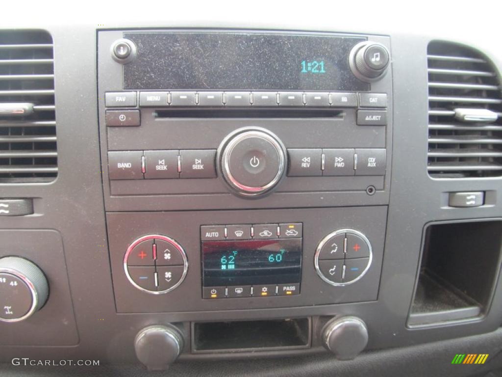 2008 Chevrolet Silverado 1500 LT Extended Cab 4x4 Controls Photo #49700638