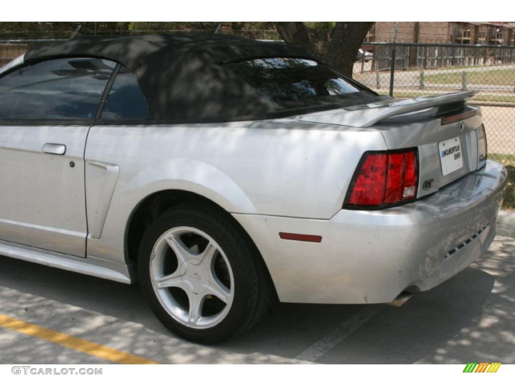 2000 Mustang GT Convertible - Silver Metallic / Dark Charcoal photo #17