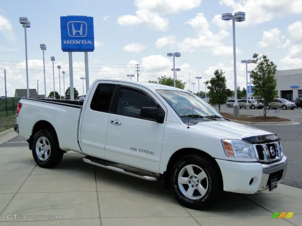 2007 Titan SE King Cab - White / Graphite Black/Titanium photo #3