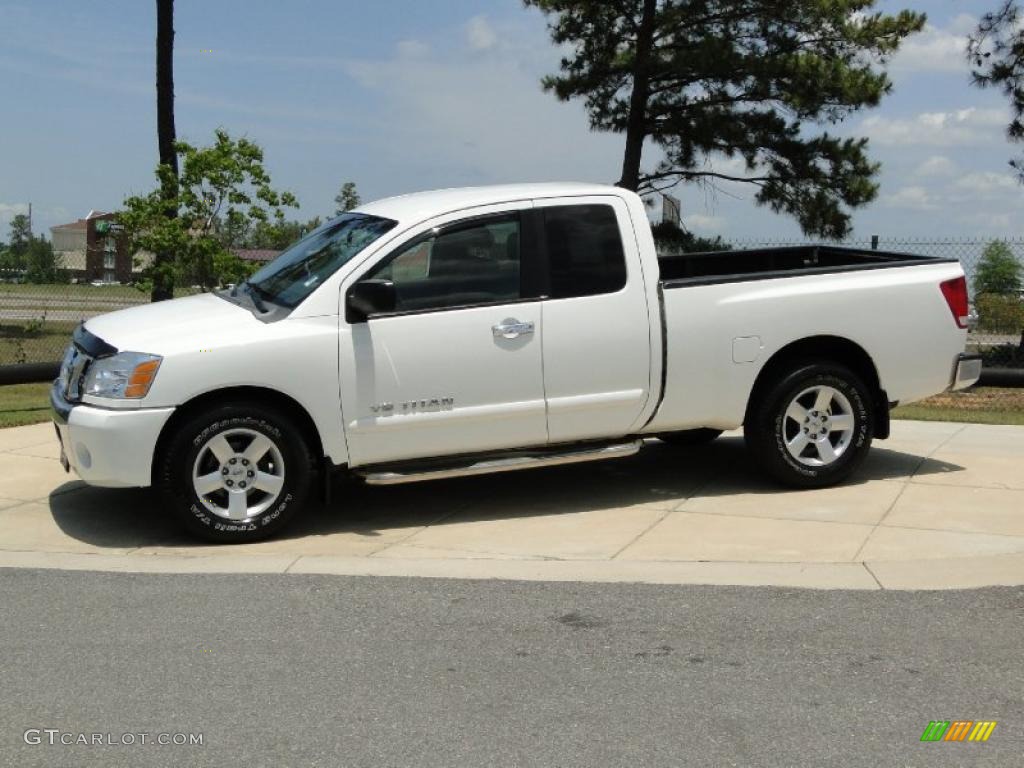 2007 Titan SE King Cab - White / Graphite Black/Titanium photo #8