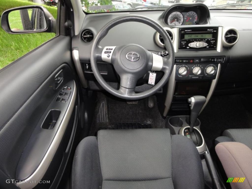 2006 Scion xA Standard xA Model Controls Photo #49708783
