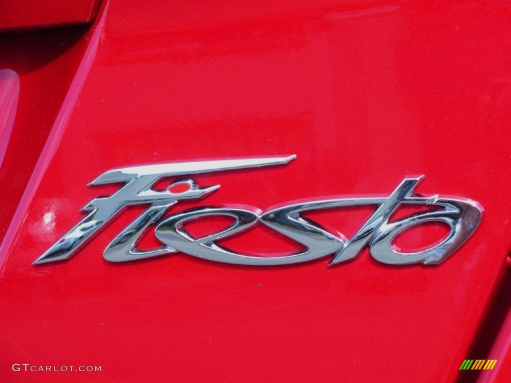 2011 Fiesta SE Hatchback - Red Candy Metallic / Charcoal Black/Blue Cloth photo #4