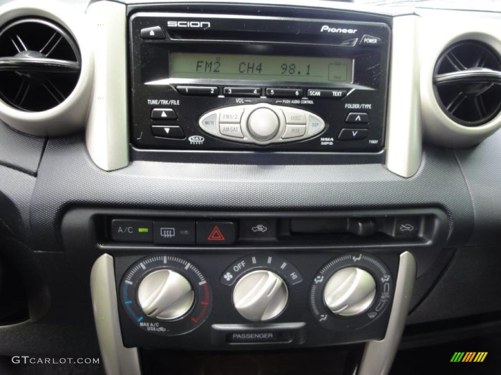 2006 Scion xA Standard xA Model Controls Photo #49708882