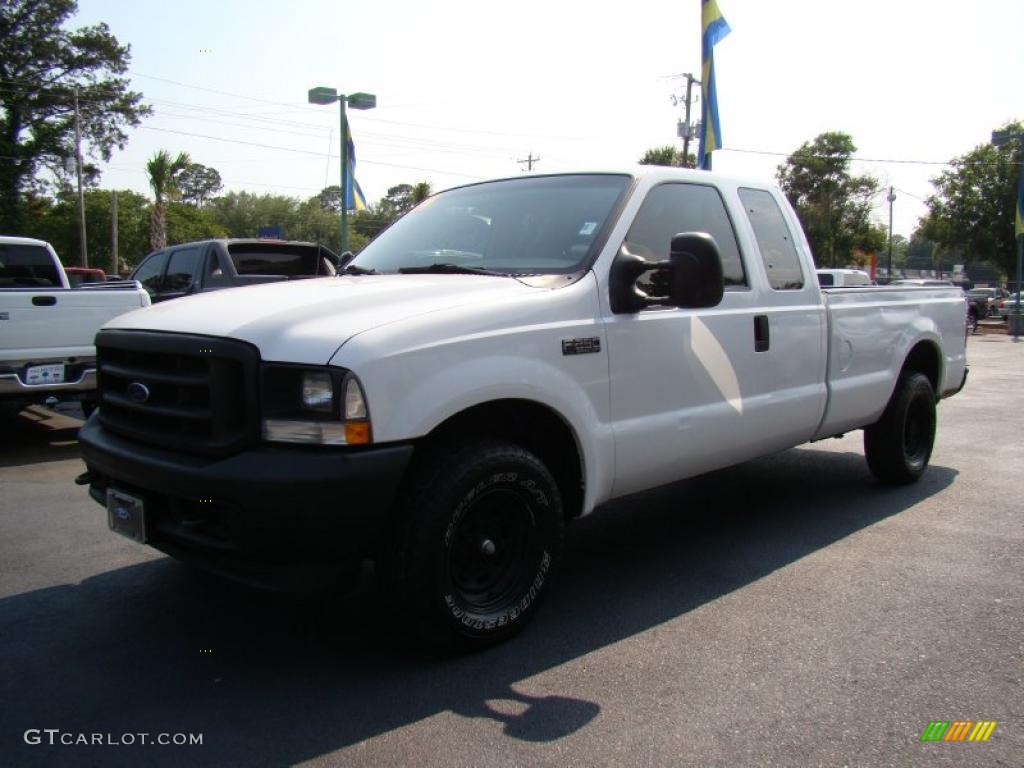 2004 F250 Super Duty XL SuperCab - Oxford White / Medium Flint photo #4