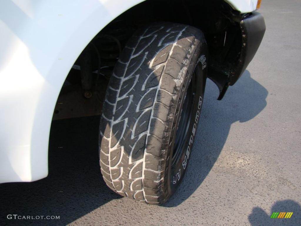 2004 F250 Super Duty XL SuperCab - Oxford White / Medium Flint photo #25