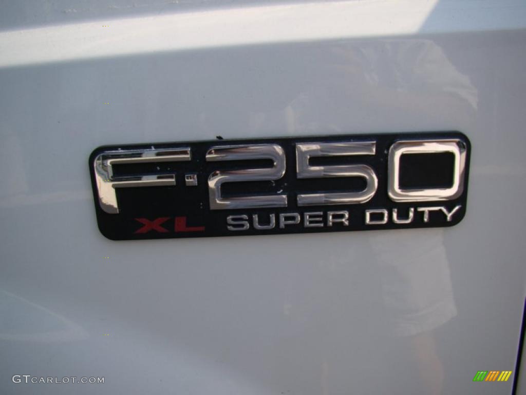 2004 F250 Super Duty XL SuperCab - Oxford White / Medium Flint photo #33