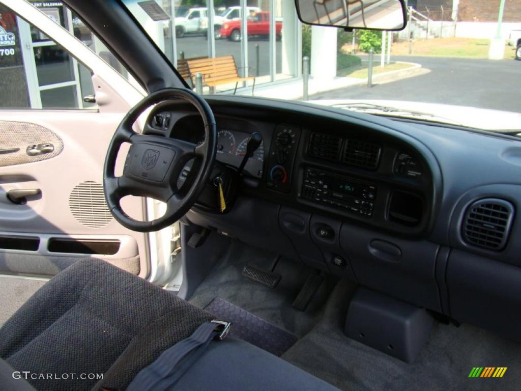 2001 Ram 1500 SLT Club Cab - Bright White / Mist Gray photo #17