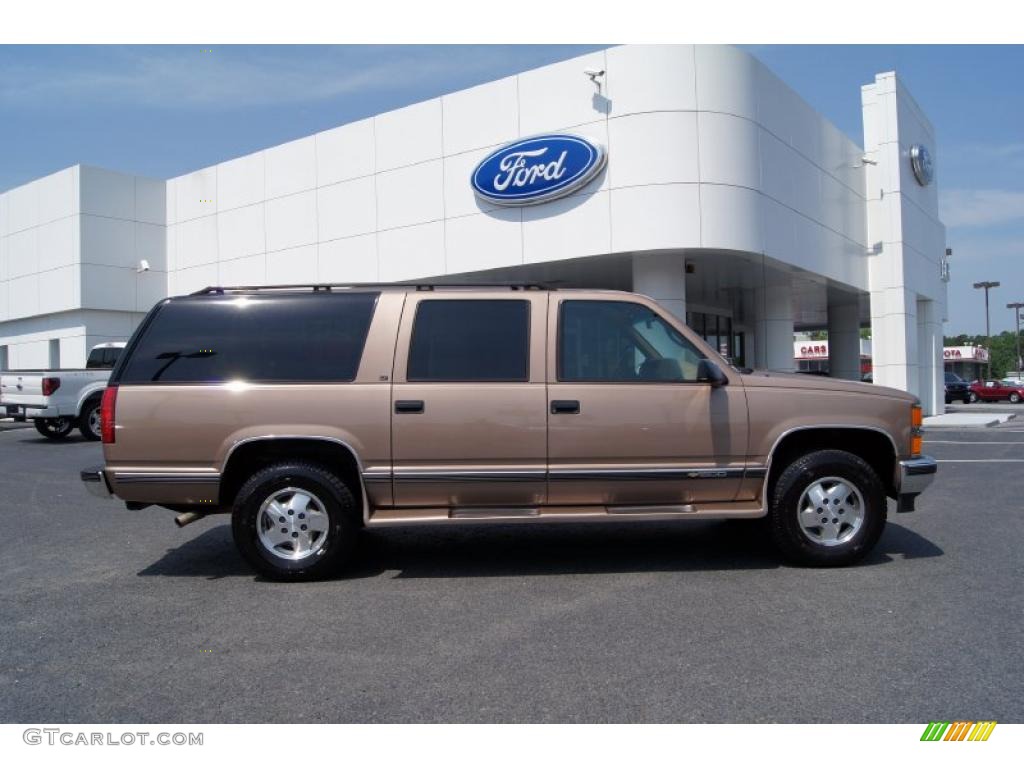Light Autumnwood Metallic 1995 Chevrolet Suburban K1500 LT 4x4 Exterior Photo #49716436