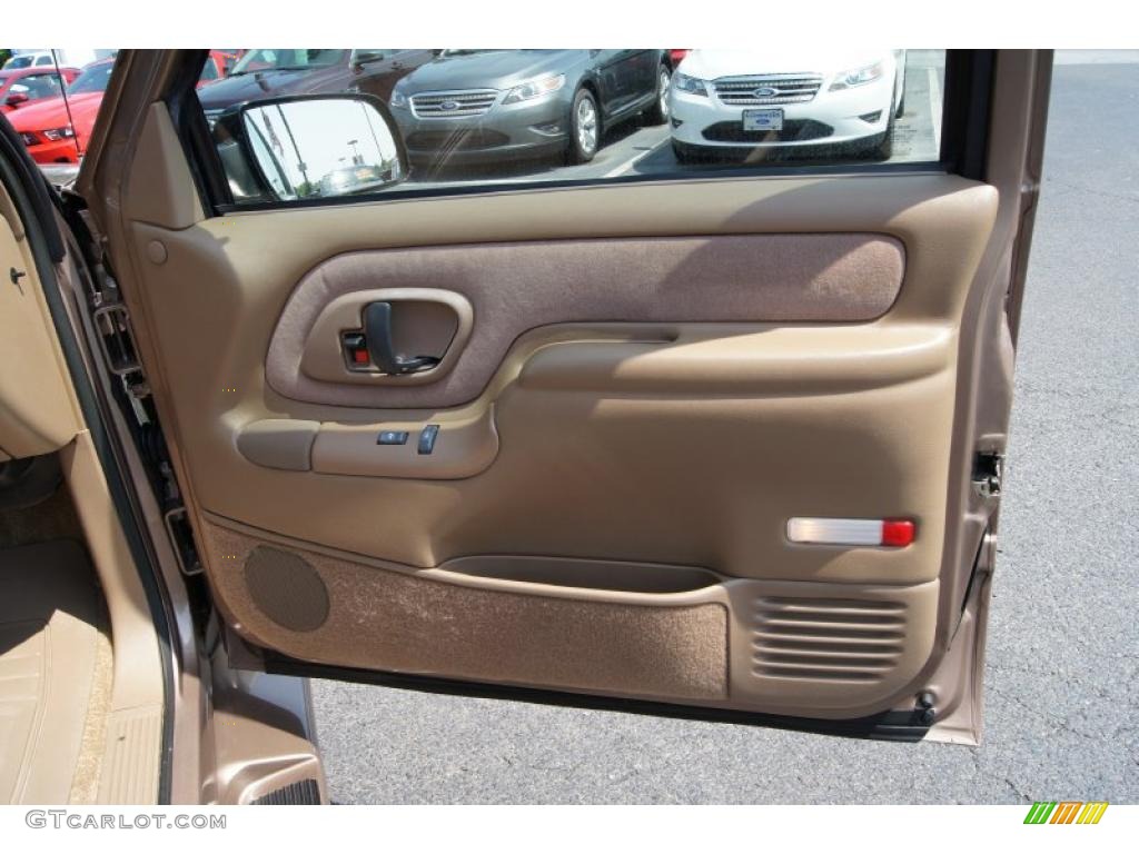 1995 Chevrolet Suburban K1500 LT 4x4 Door Panel Photos