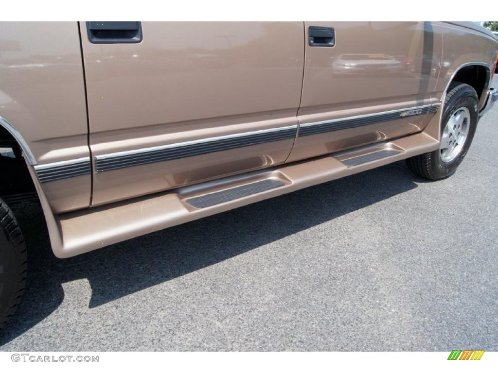 1995 Suburban K1500 LT 4x4 - Light Autumnwood Metallic / Beige photo #21